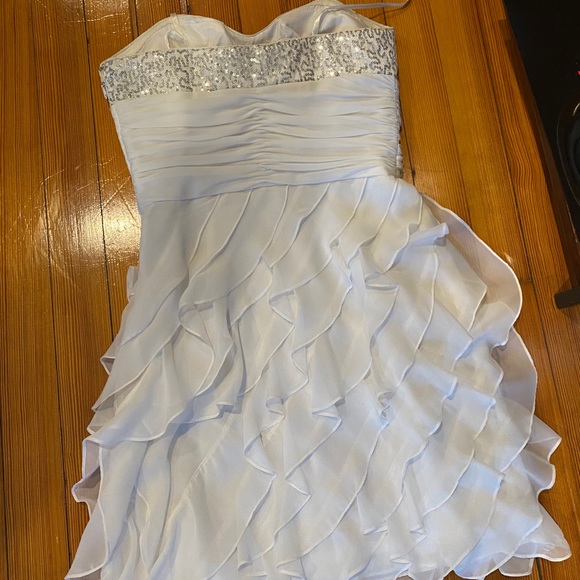 White sparkly mini cocktail dress - Picture 2 of 3